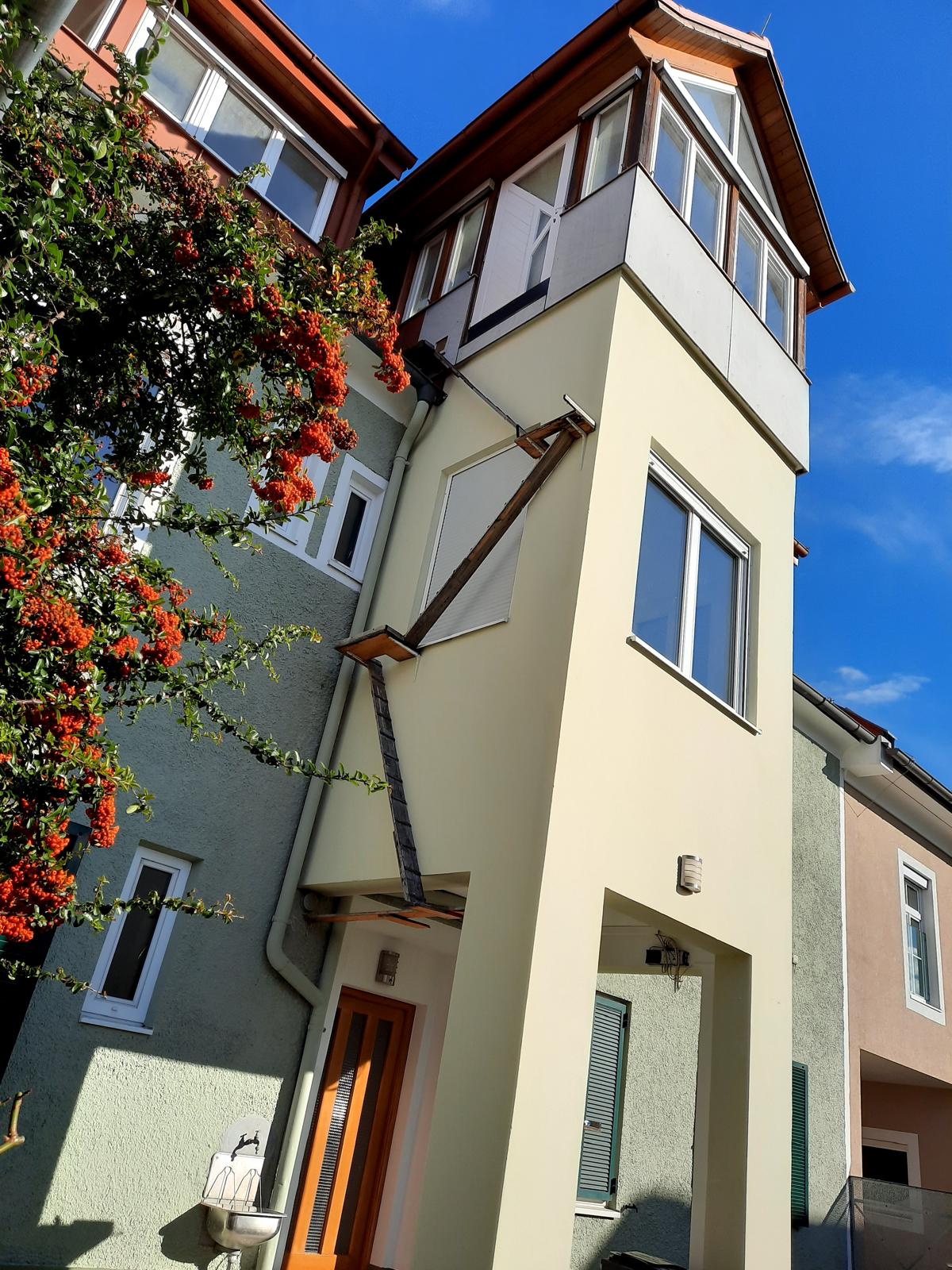 Fassadenarbeit mit Gerüst