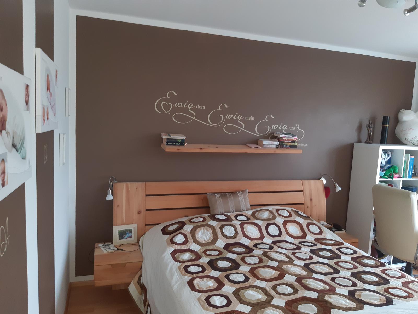 Schlafzimmer mit professioneller Wandgestaltung