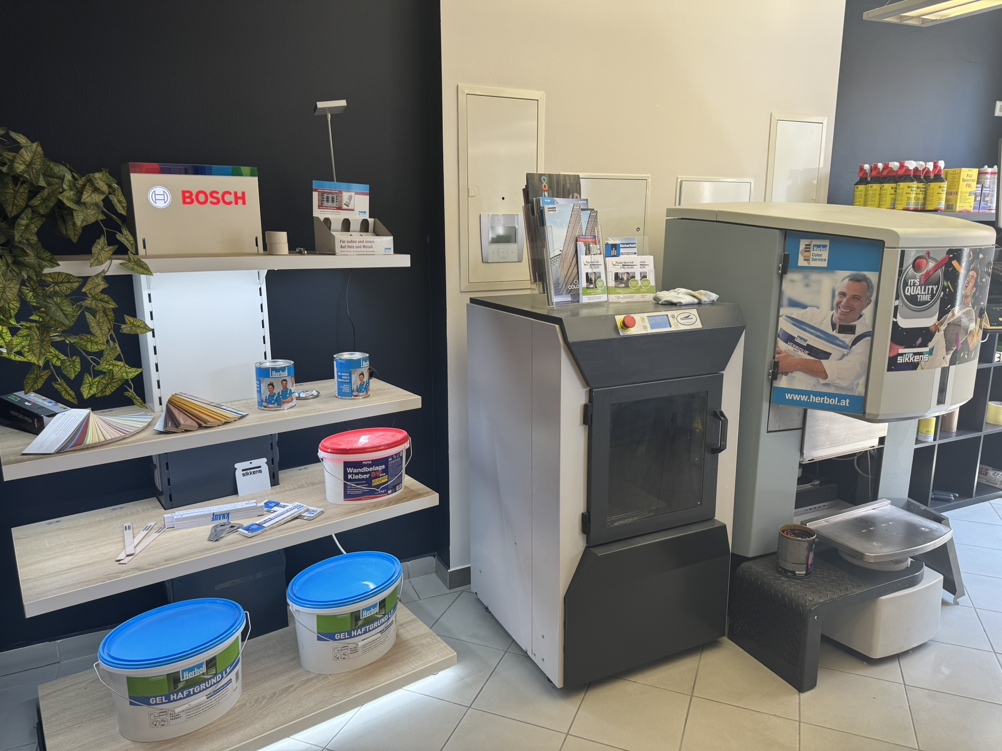 Beratungsbereich im Farben-Shop Prasch